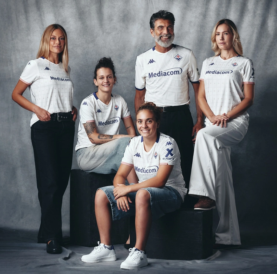 ACF Fiorentinan miesten ja naisten vieraspelipaidat kaudelle 2025–26